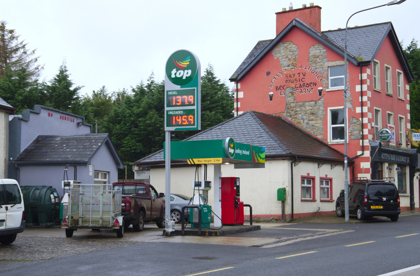 The petrol station in Glenfarne from Travels in the Borderlands: An Blaic/Blacklion to Belcoo and back, Cavan and Fermanagh, Ireland - 22nd August 2019