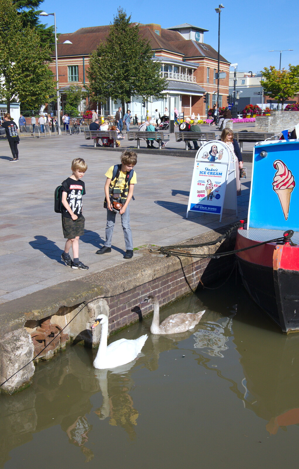 Harry and Fred face off with a couple of swans from A Boat Trip on the River, Stratford upon Avon, Warwickshire - 14th September 2019