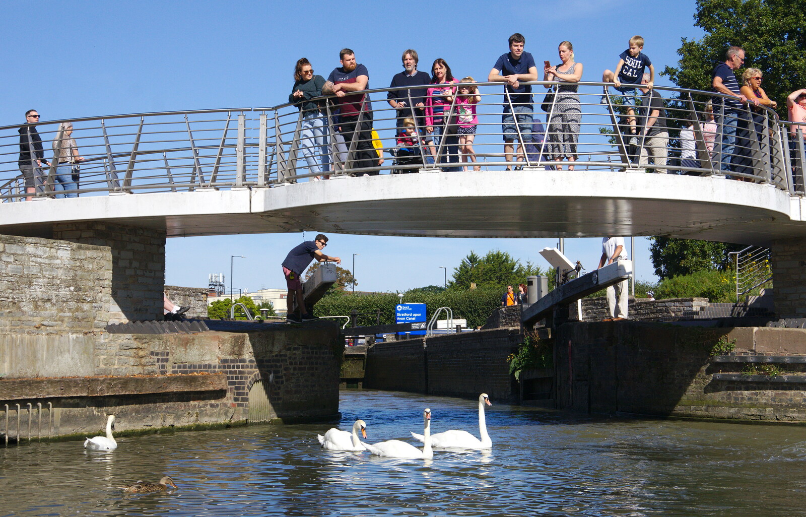 Crowds and swans watch the departing boat from A Boat Trip on the River, Stratford upon Avon, Warwickshire - 14th September 2019