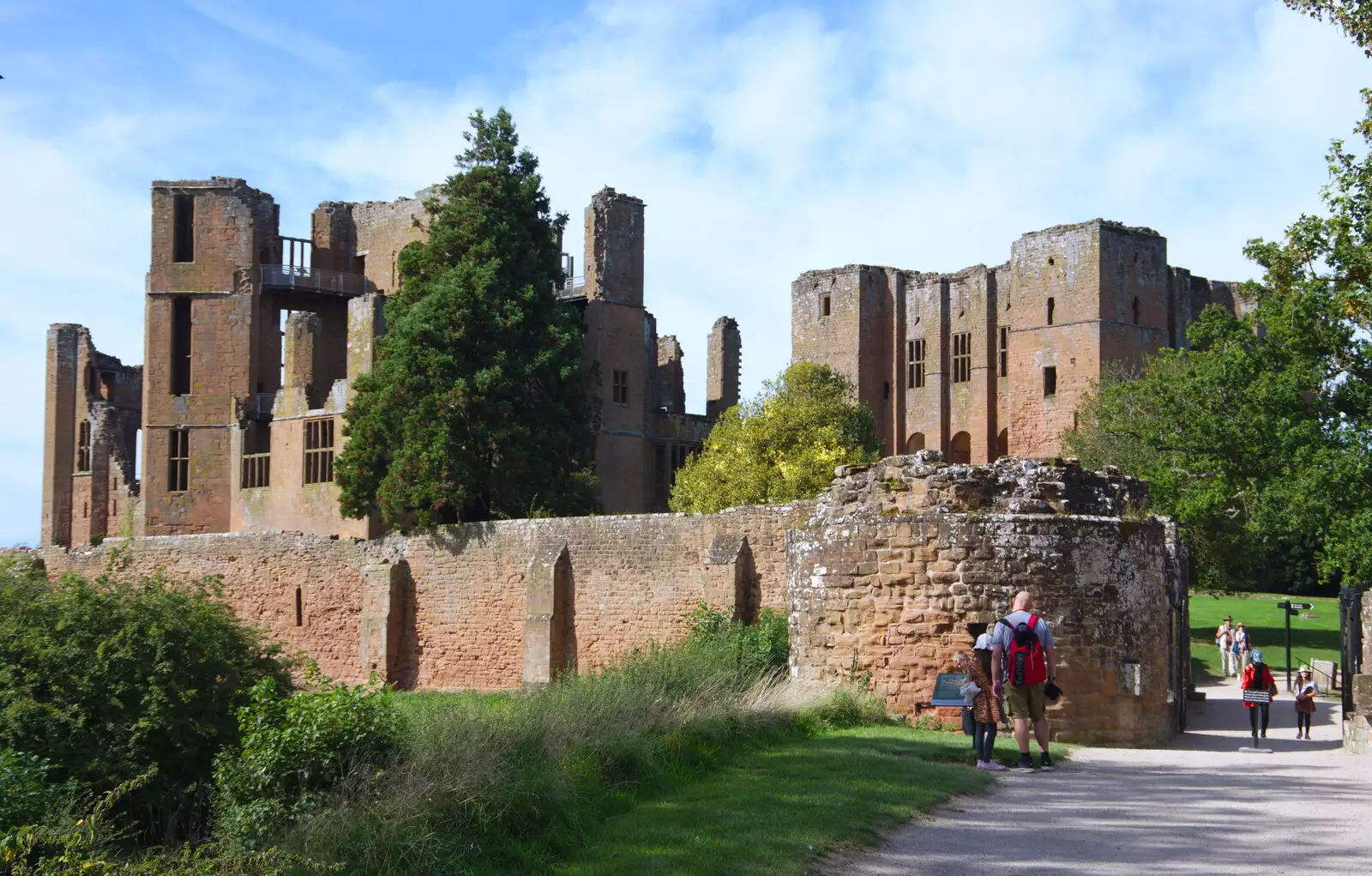 The grand sandstone ruins of Kenilworth Castle, from Kenilworth Castle and the 69th Entry Reunion Dinner, Stratford, Warwickshire - 14th September 2019