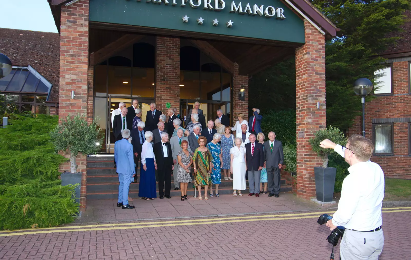 The photographer wrangles together a group shot, from Kenilworth Castle and the 69th Entry Reunion Dinner, Stratford, Warwickshire - 14th September 2019