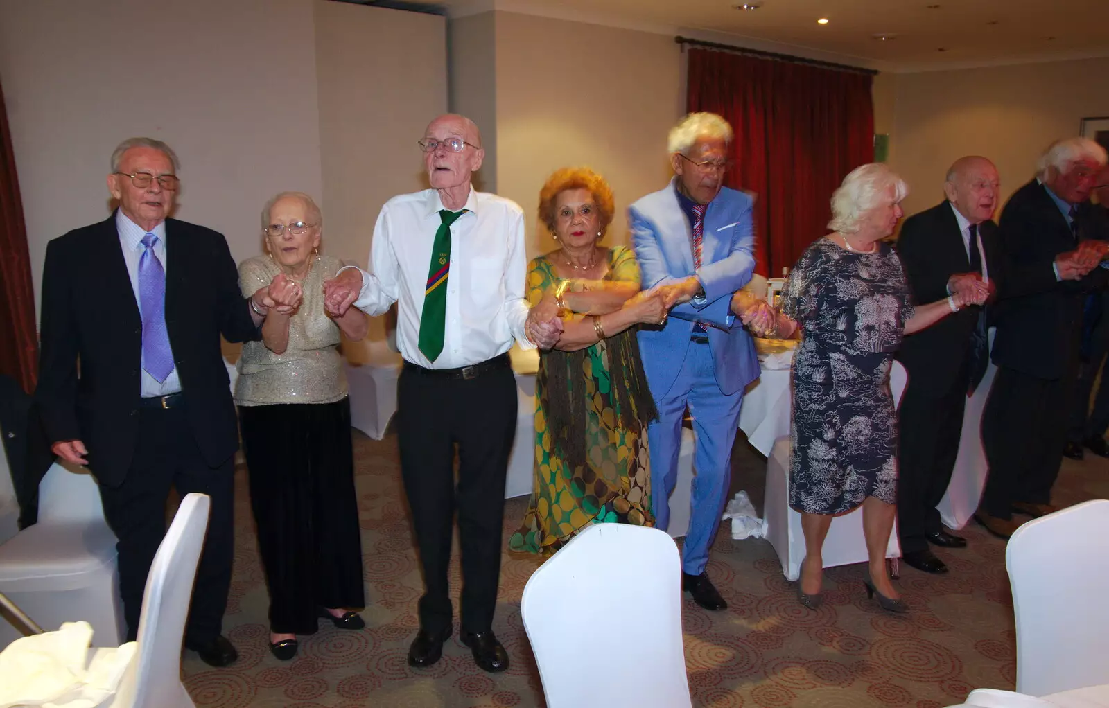 More arm swinging, from Kenilworth Castle and the 69th Entry Reunion Dinner, Stratford, Warwickshire - 14th September 2019