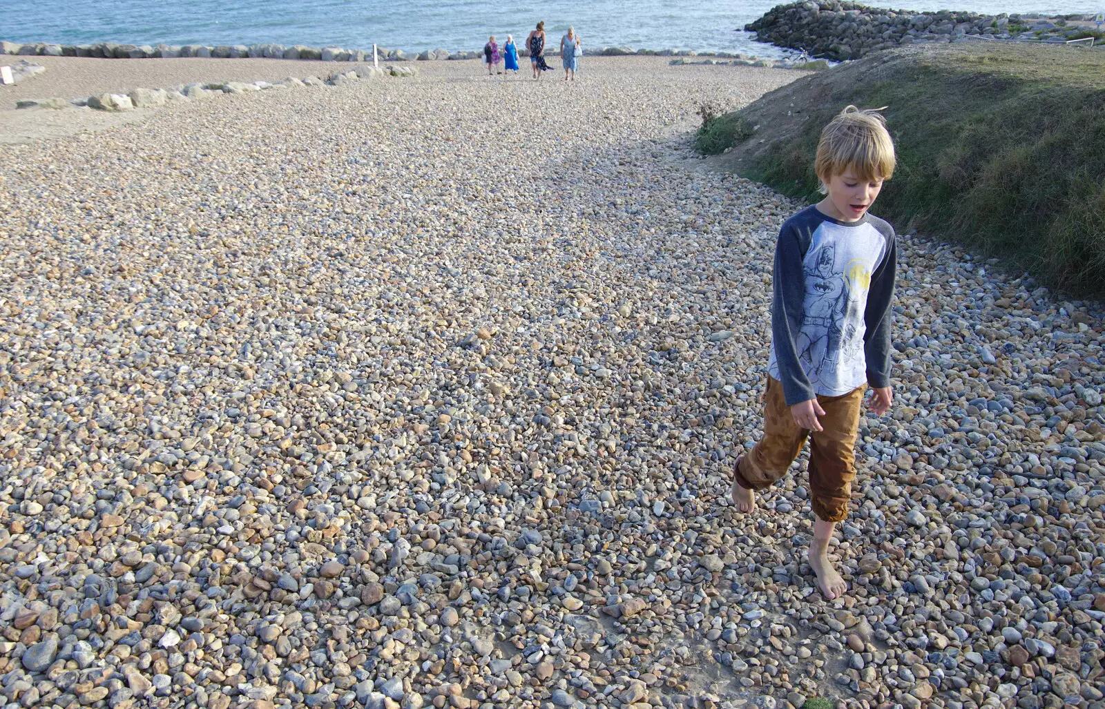 Harry sings an 'owww' song as he walks barefoot, from A Day with Sean and Michelle, Walkford, Dorset - 21st September 2019