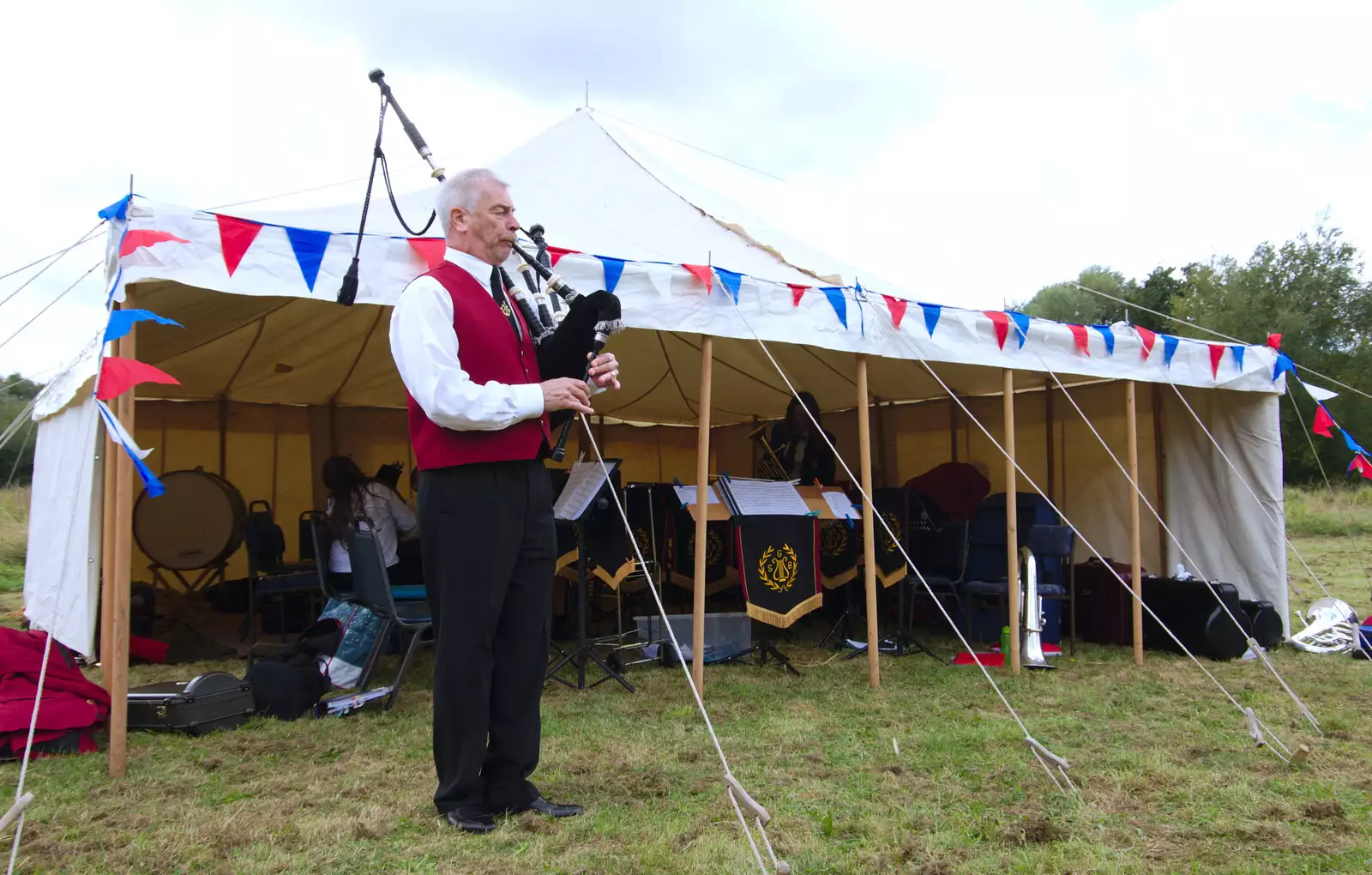 More bagpipe action, as the training band sets up, from Fred's Birthday and a GSB Duck-Race Miscellany, Brome, Eye and London - 28th September 2019