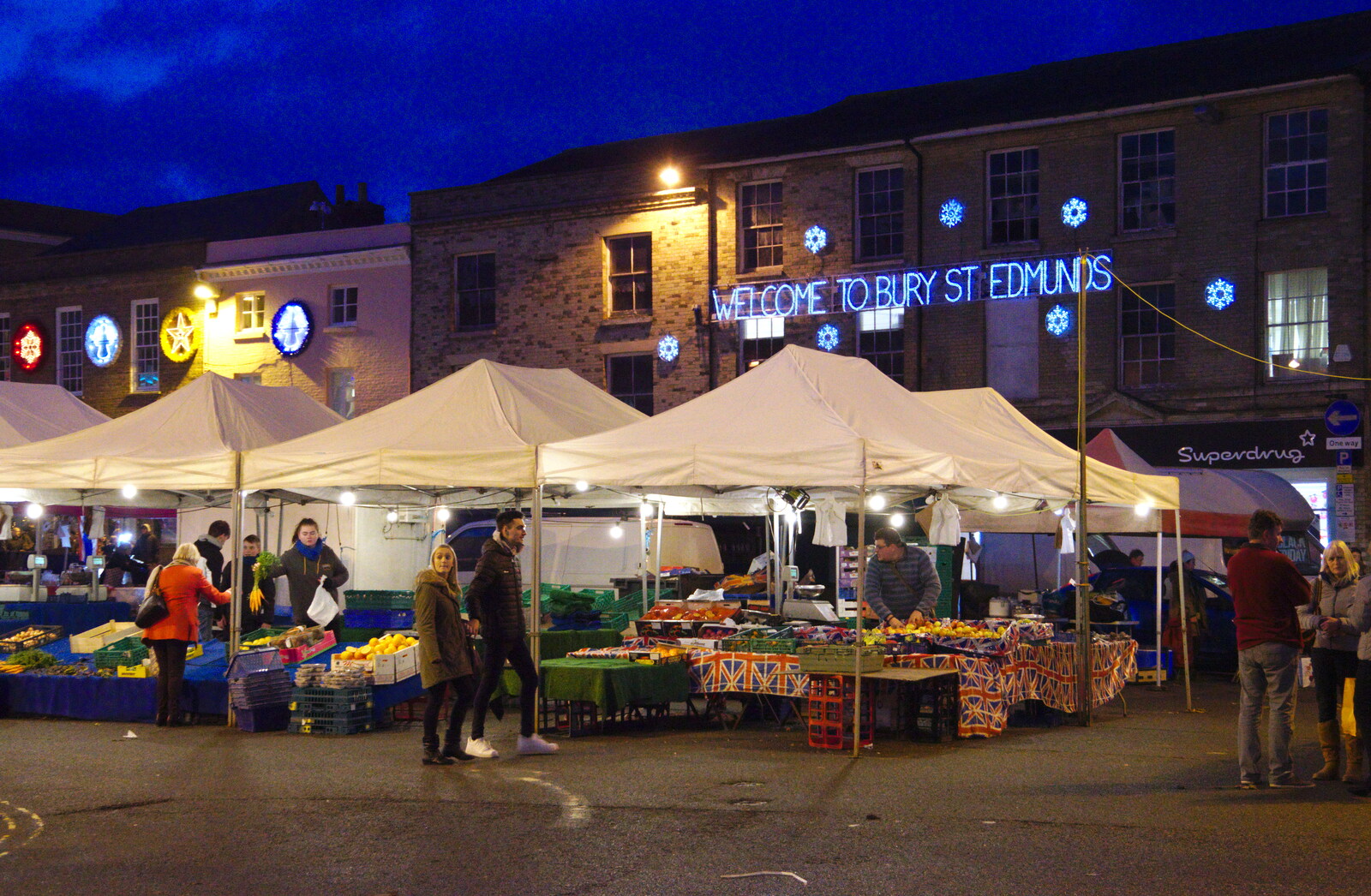 The Saturday market in Bury St. Edmunds from Pizza Express and a School Quiz, Bury St. Edmunds and Eye, Suffolk - 30th November 2019