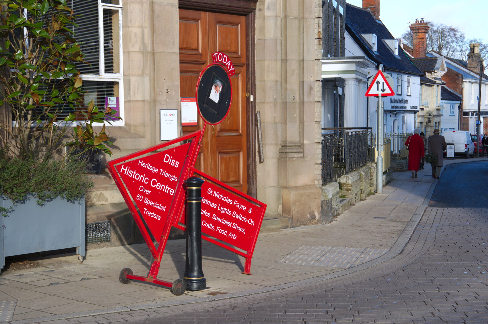 A sign points the way up St. Nicholas Street from The St. Nicholas Street Winter Fayre, Diss, Norfolk - 14th December 2019