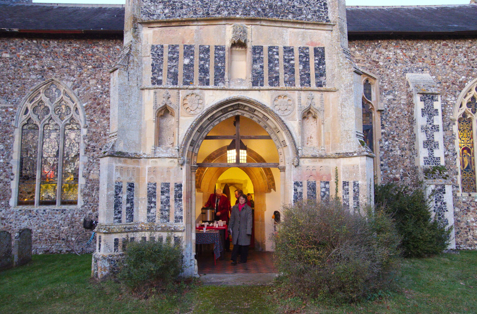 The entrance to the church from The GSB at Thornham Magna and Yaxley Cherry Tree, Suffolk - 15th December 2019
