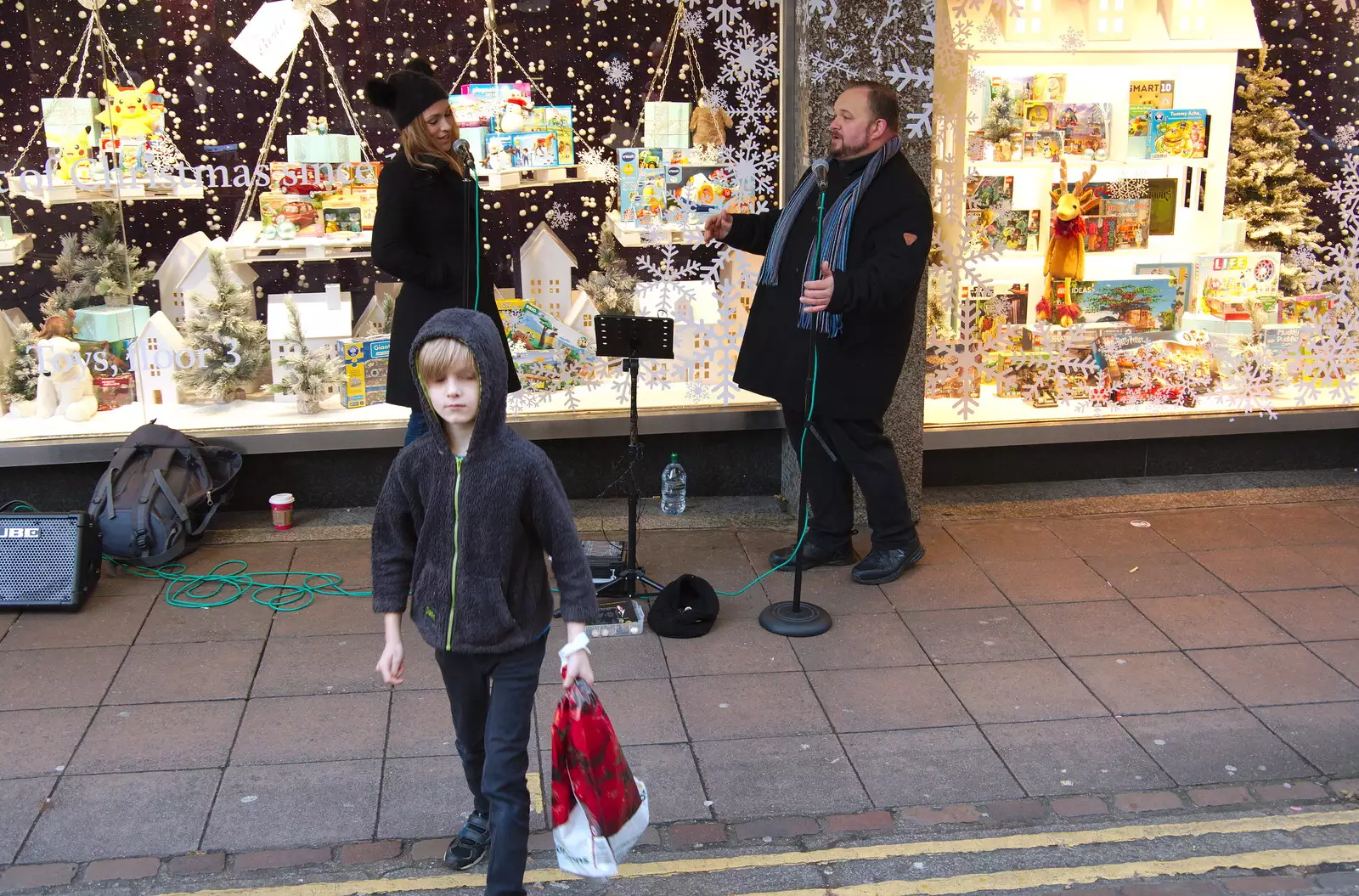 Harry sticks some money in the buskers' cap, from A Spot of Christmas Shopping, Norwich, Norfolk - 23rd December 2019