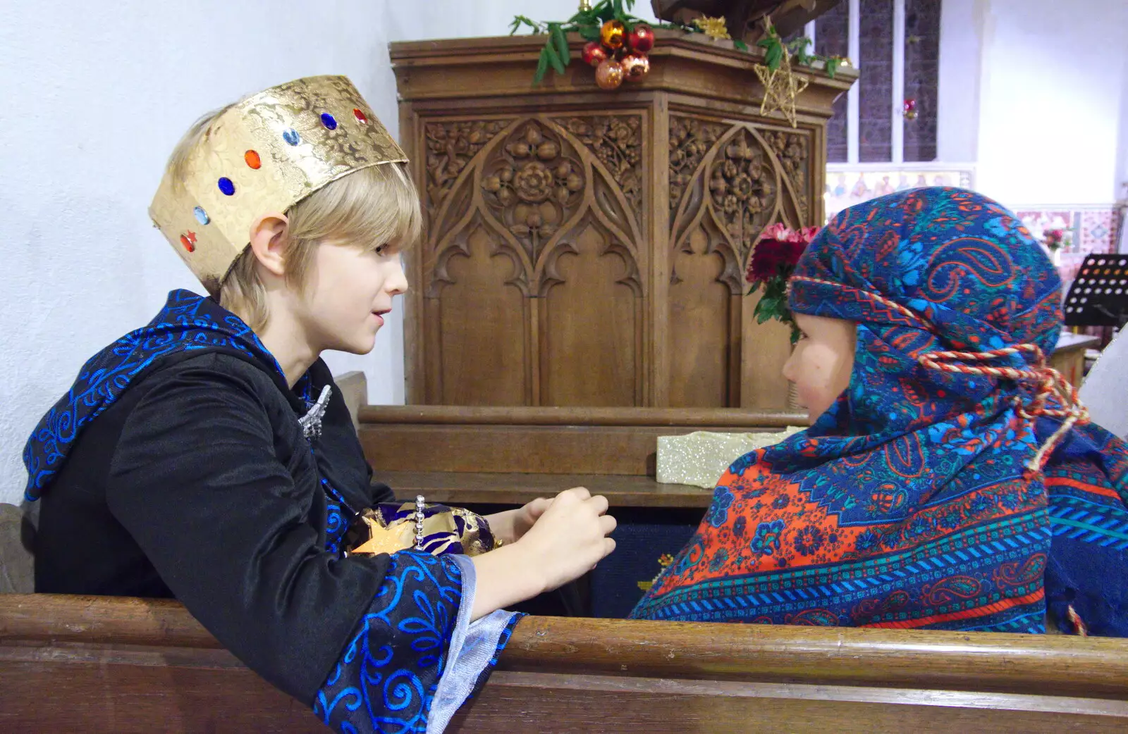 Harry chats to a fellow 'three kings', from A Christingle Service, St. Nicholas Church, Oakley, Suffolk - 24th December 2019