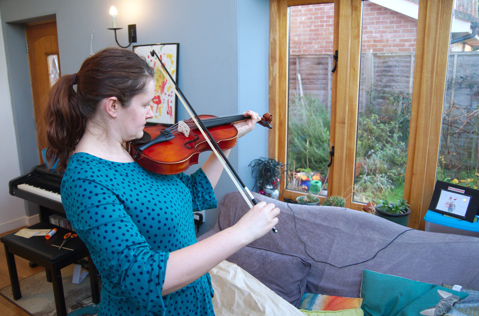 Isobel gets a violin for Christmas from Christmas Day, Brome, Suffolk - 25th December 2019