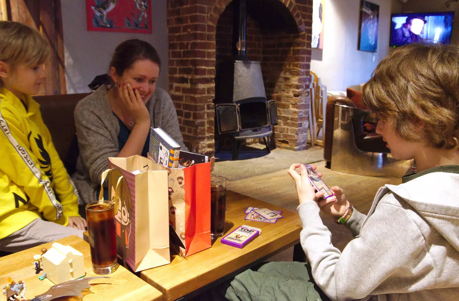 Isobel and Fred play Top Trumps, from Christmas Day, Brome, Suffolk - 25th December 2019