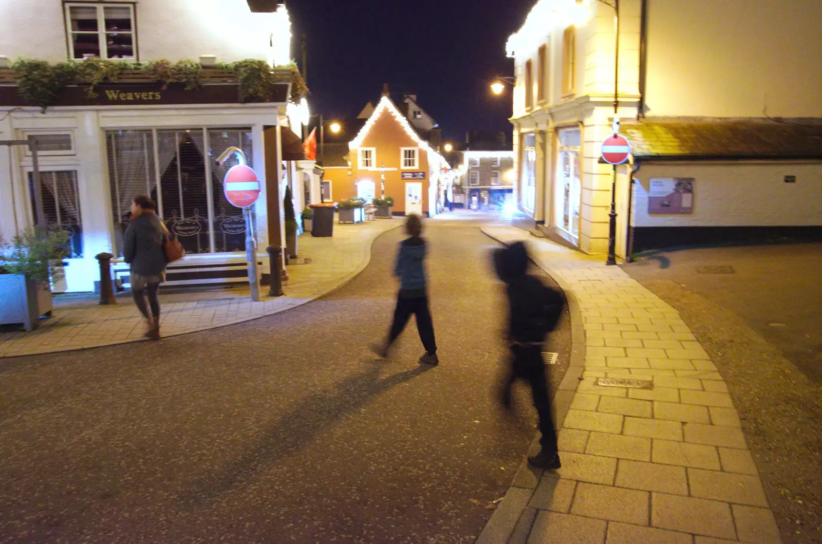 The gang crosses Market Hill, from Diss Panto and the Christmas Lights, Diss, Norfolk - 27th December 2019