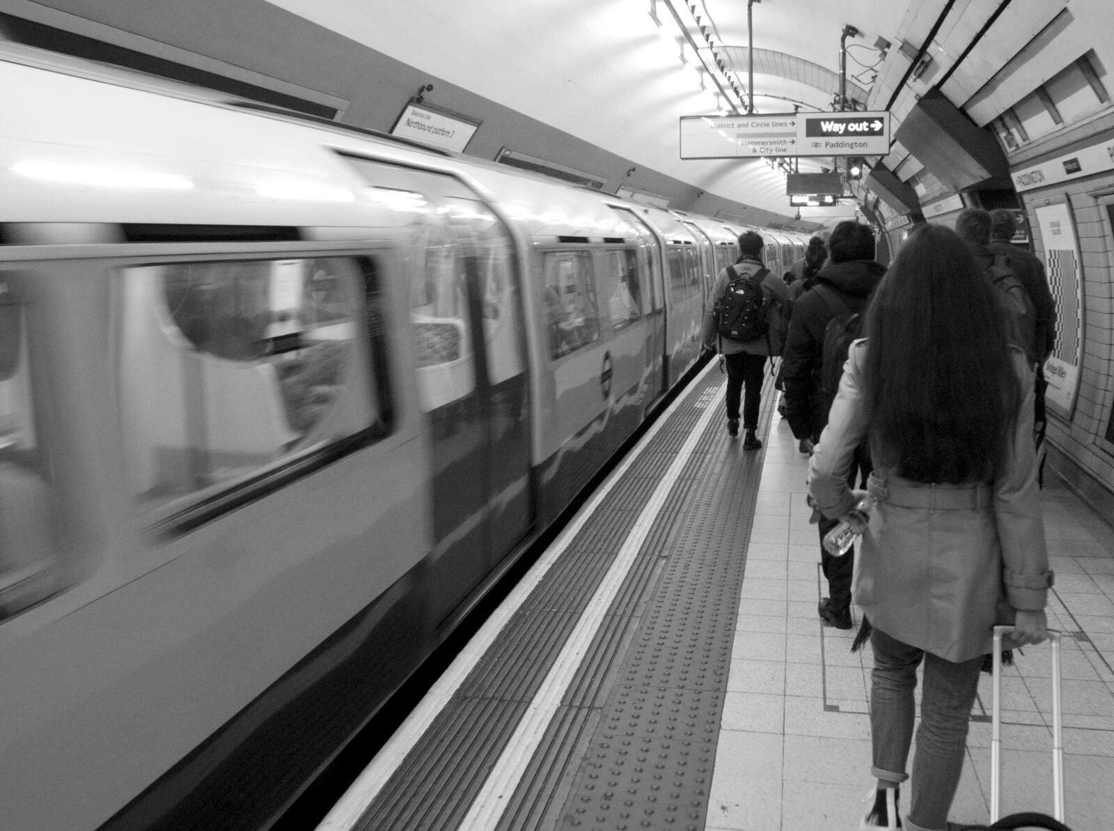 The tube trains heads off at Paddington from A Small Transport Miscellany, London - 7th January 2020