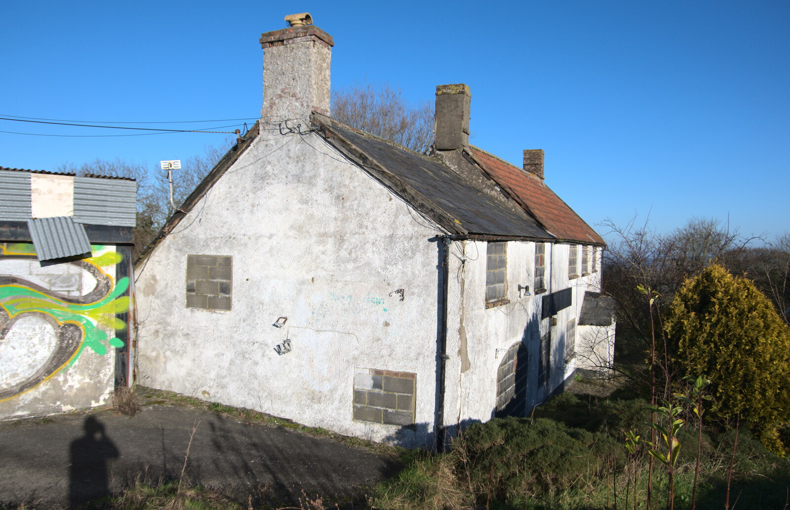 The derelict café and tea rooms on the A303 from A Short Trip to Spreyton, Devon - 18th January 2020