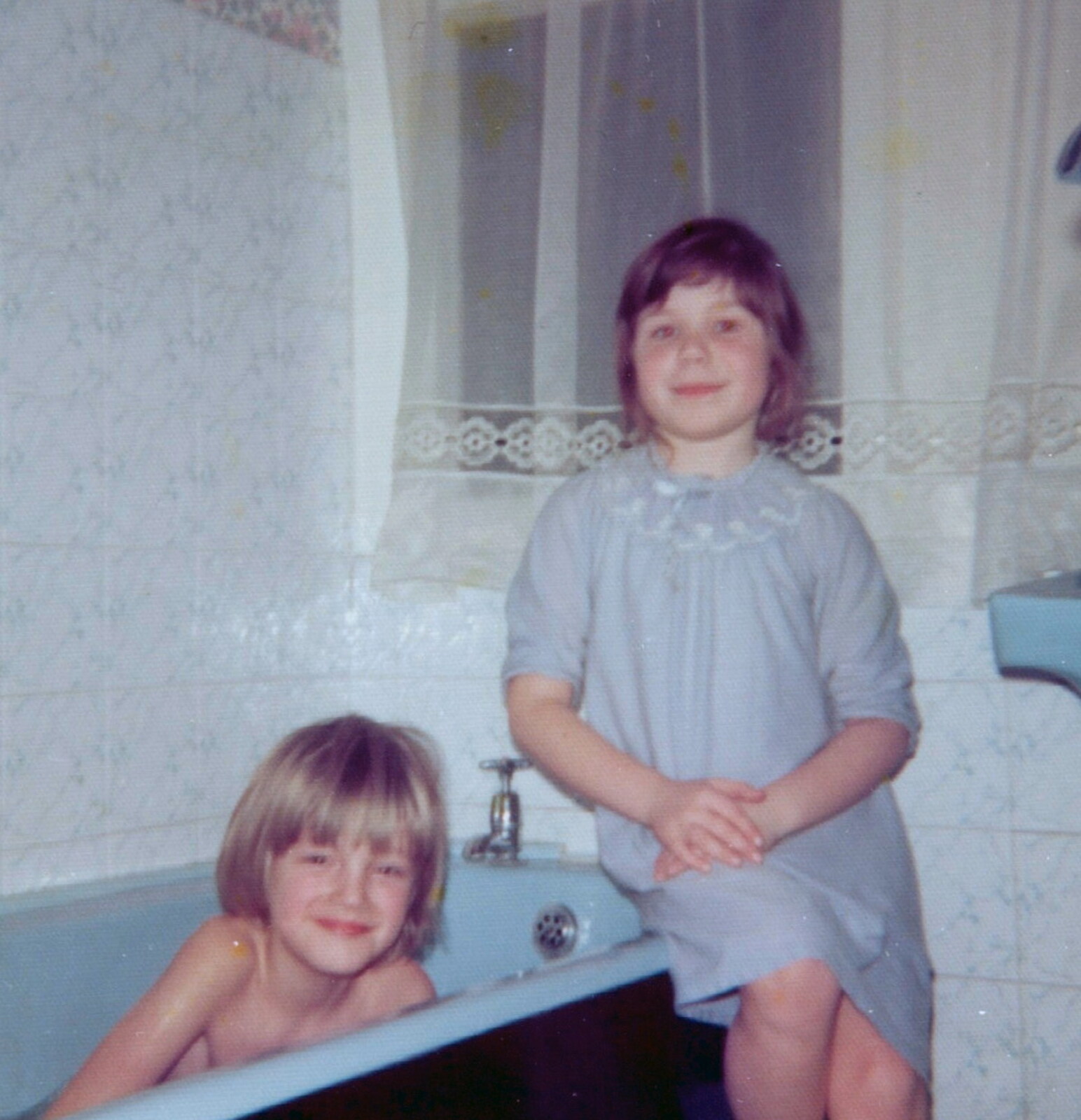 Family History: Birtle's Close, Sandbach, Cheshire - 24th January 2020: In the bathroom