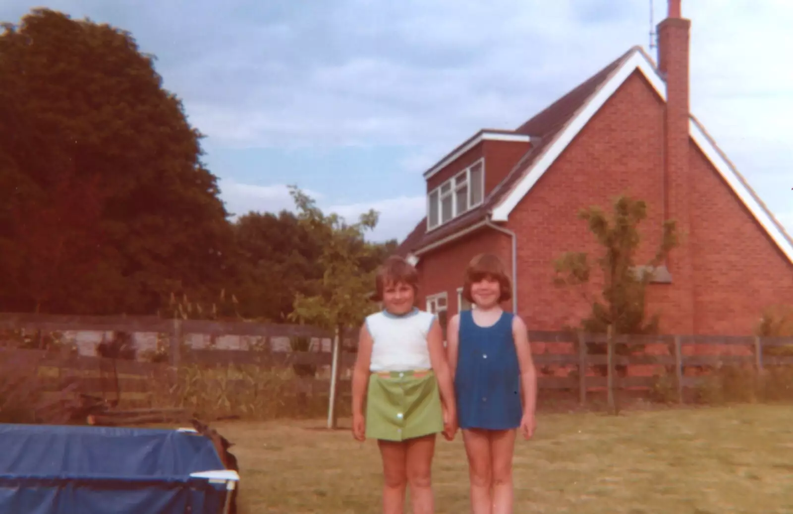 Vanessa and Sis in the garden, from Family History: Birtle's Close, Sandbach, Cheshire - 24th January 2020