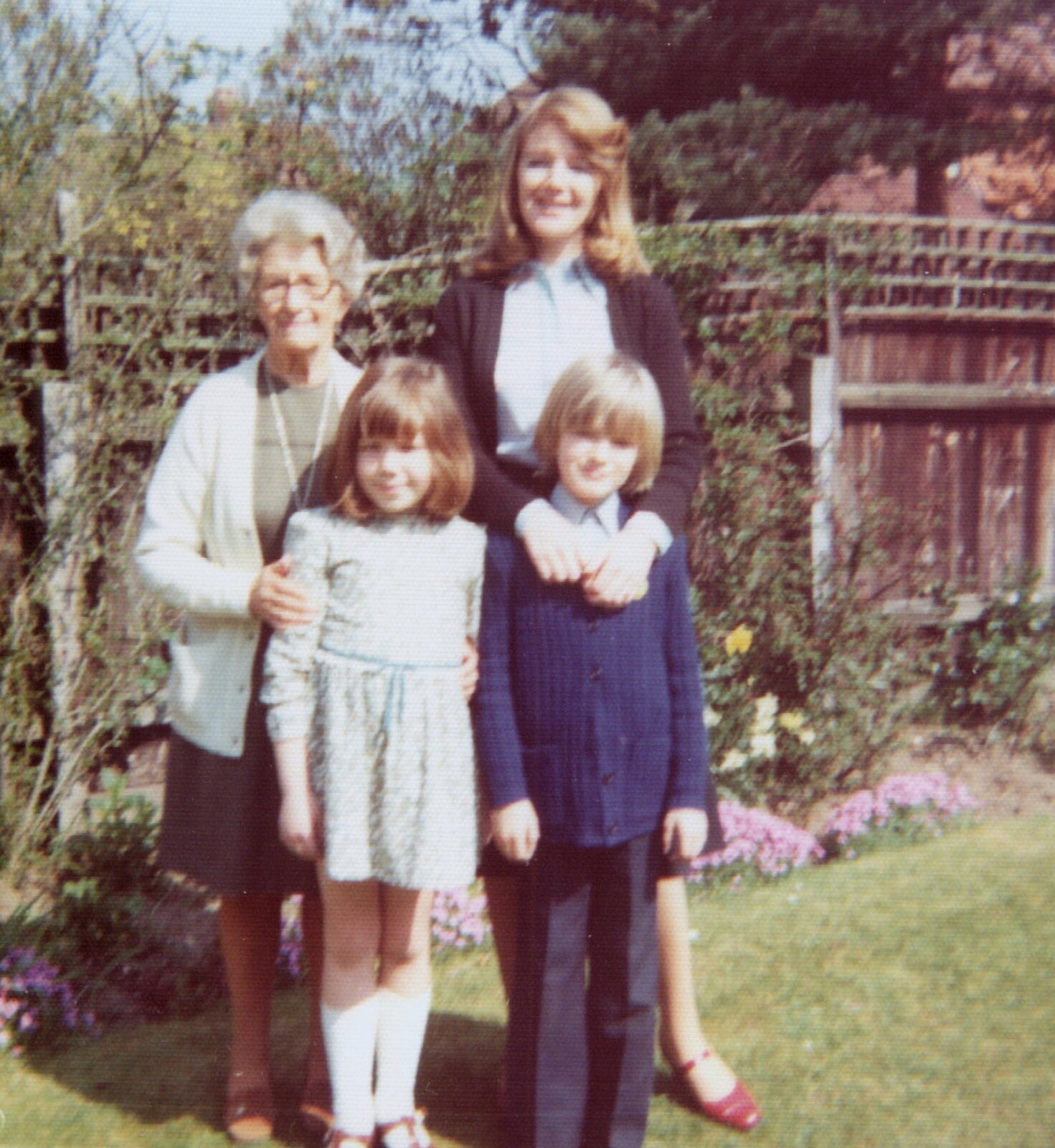 Family History: Danesbury Avenue, Tuckton, Christchurch, Dorset - 24th January 2020: Granny, Mother, Sis and Nosher
