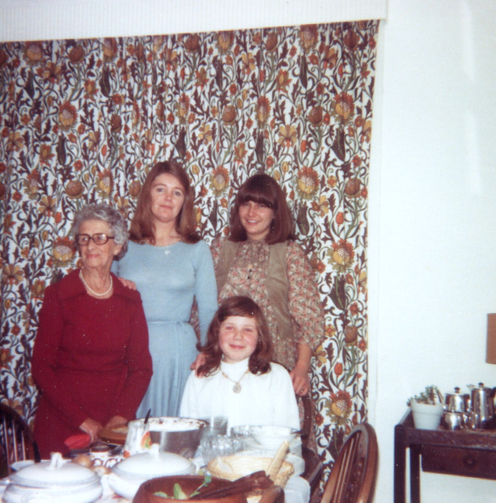 Family History: Danesbury Avenue, Tuckton, Christchurch, Dorset - 24th January 2020: Granny, Mother, Caroline and Sis
