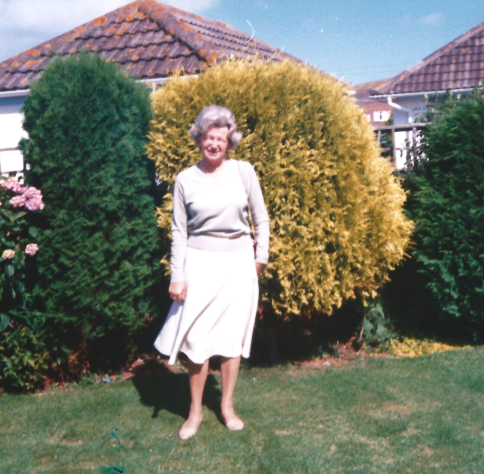 Family History: The 1980s - 24th January 2020: Grandmother in N&C's garden, July 1988