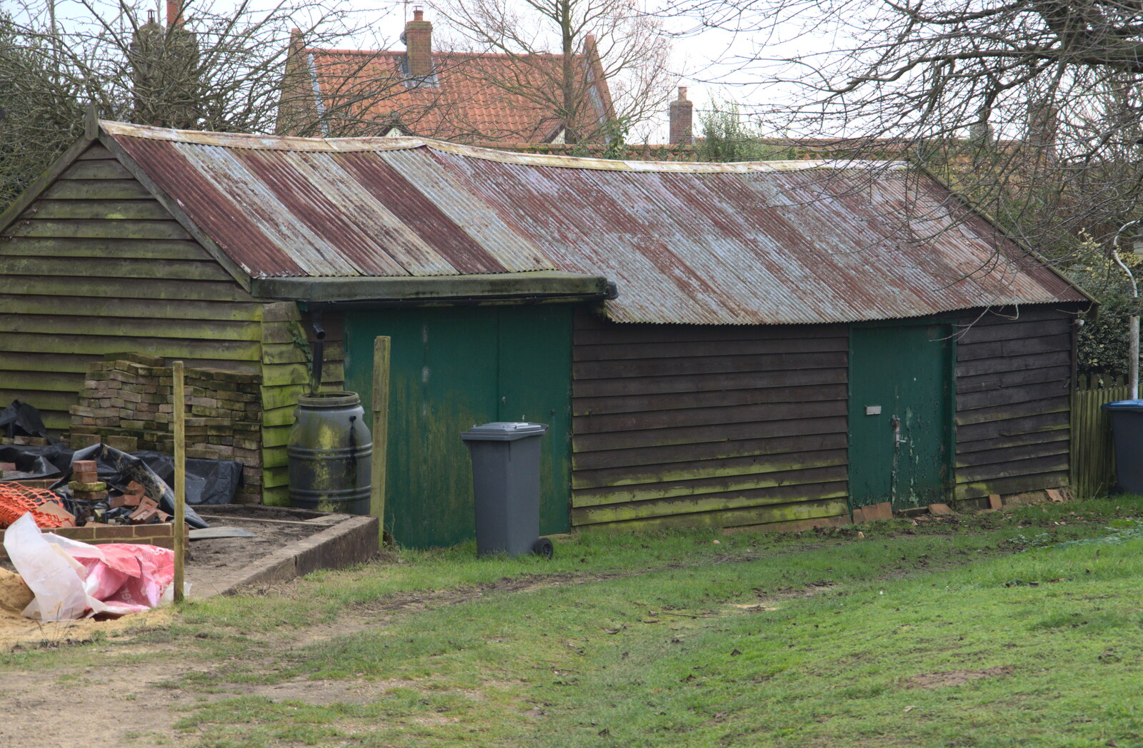 A Trip to Orford, Suffolk - 25th January 2020: Old tin-roofed shed