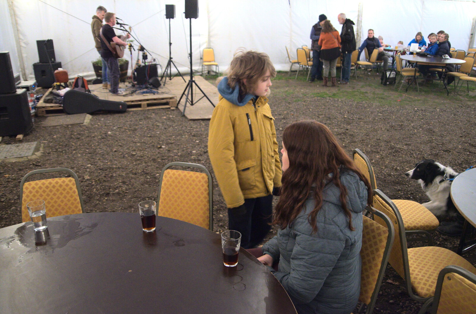 Fred hangs around as The Harvs get going from The Star Wing Winter Beer Fest, Redgrave, Suffolk - 31st January 2020