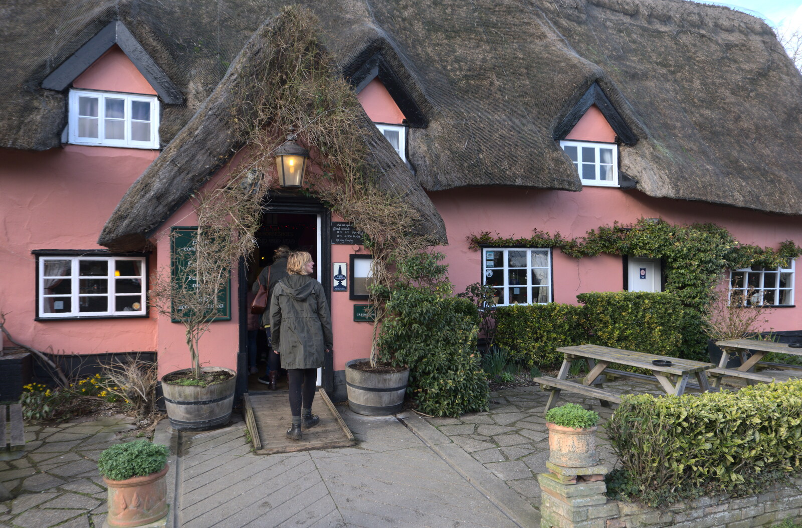 The shaggy thatch of the Four Horseshoes from Sunday Lunch and a SwiftKey Trip to Nando's, Thornham and Bayswater - 22nd February 2020
