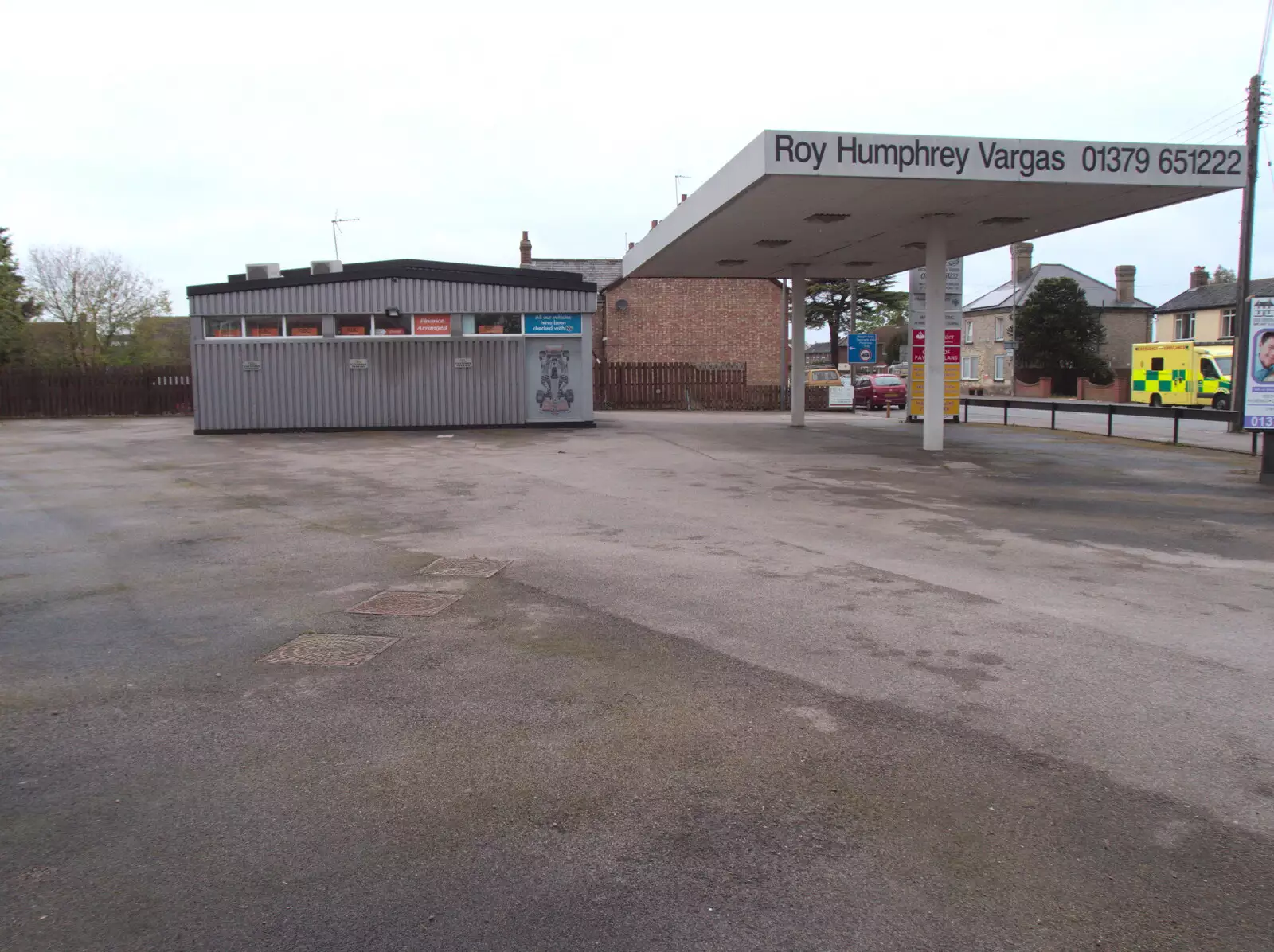 The old Broadlands petrol station is deserted, from The Lockdown Desertion of Diss, and a Bike Ride up the Avenue, Brome - 19th April 2020