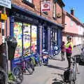 We stop off to pick up some ice creams, The Lockdown Desertion of Diss, and a Bike Ride up the Avenue, Brome - 19th April 2020