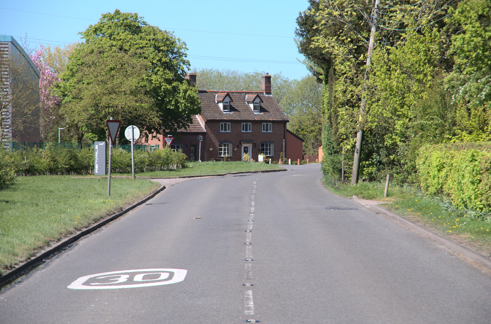 The Old Swan, taken from the middle of the road from The Lockdown Desertion of Diss, and a Bike Ride up the Avenue, Brome - 19th April 2020