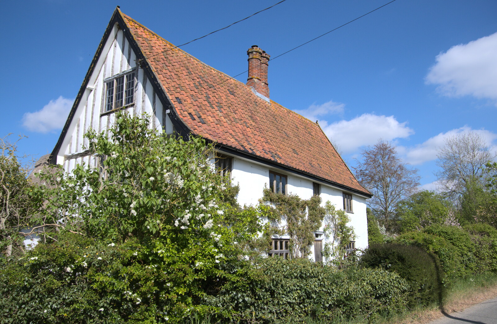 The former Doctor Vickary's house from Lost Cat and a Walk on Nick's Lane, Brome, Suffolk - 26th April 2020