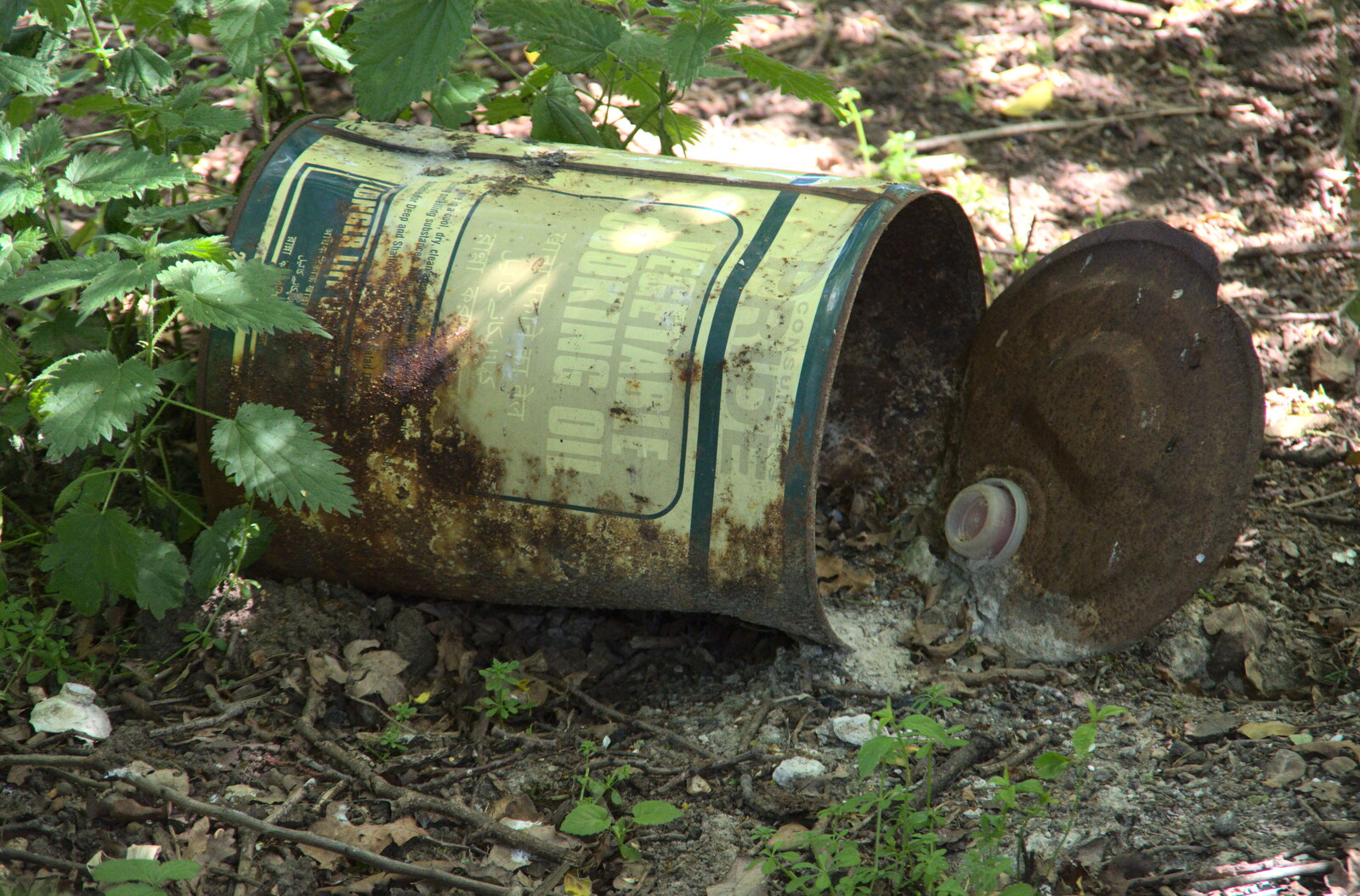 An abandoned oil canister from A Walk up Rapsy Tapsy Lane, Eye, Suffolk - 9th May 2020