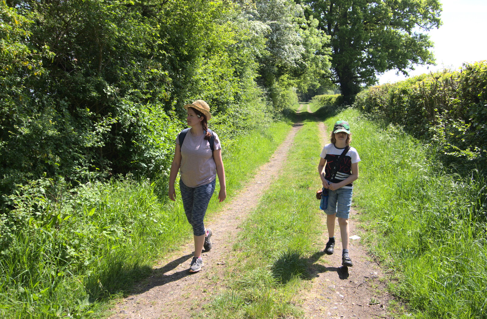 Isobel and Fred from A Walk up Rapsy Tapsy Lane, Eye, Suffolk - 9th May 2020