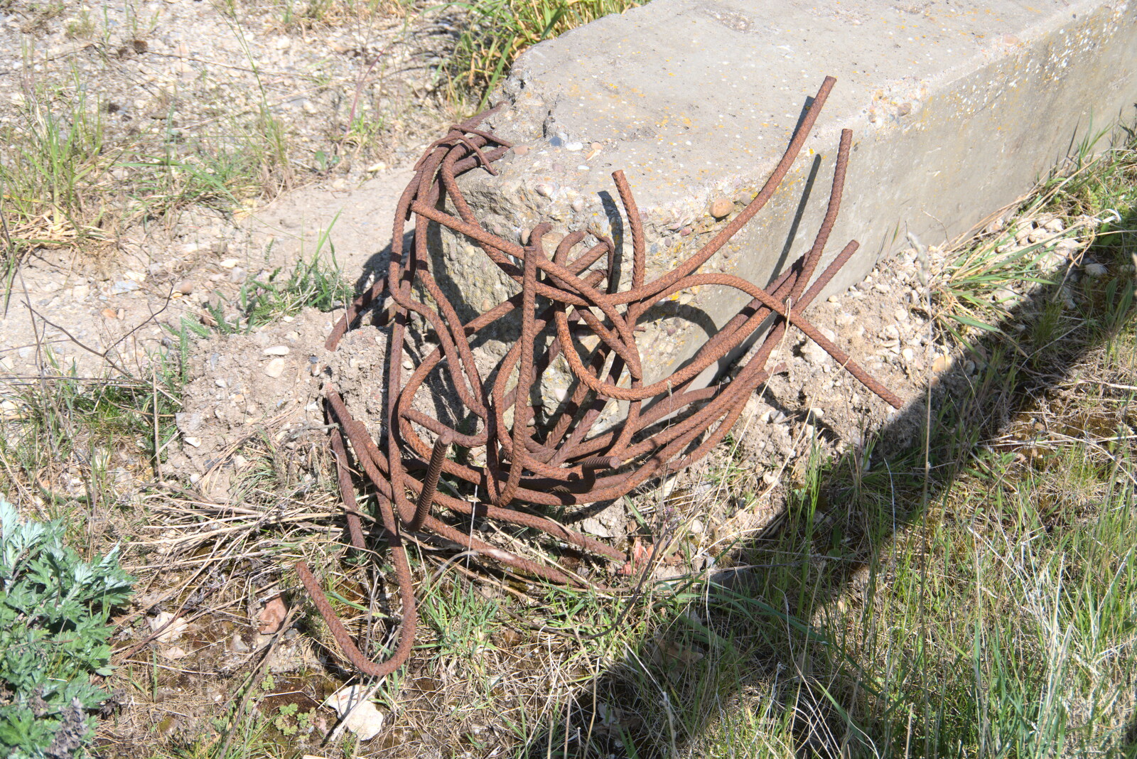 A tangle of concrete reinforcing wire from A Walk up Rapsy Tapsy Lane, Eye, Suffolk - 9th May 2020