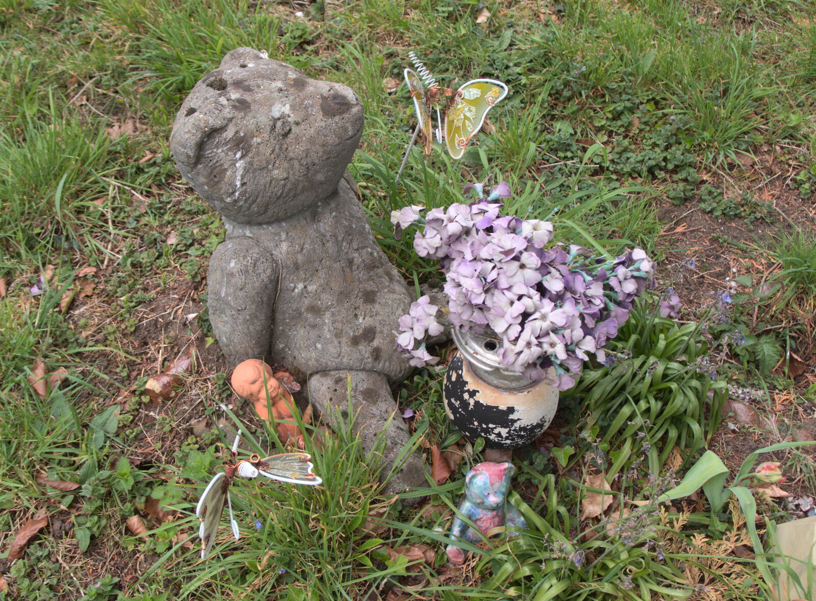 A poignant stone teddy bear and flowers from The Old Brickworks and a New Road, Hoxne and Eye, Suffolk - 26th May 2020