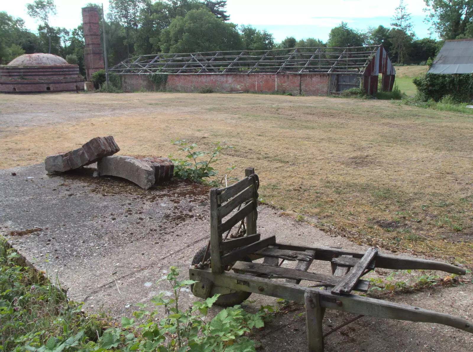 An old trolley, and the Hoxne Brickworks, from The Old Brickworks and a New Road, Hoxne and Eye, Suffolk - 26th May 2020