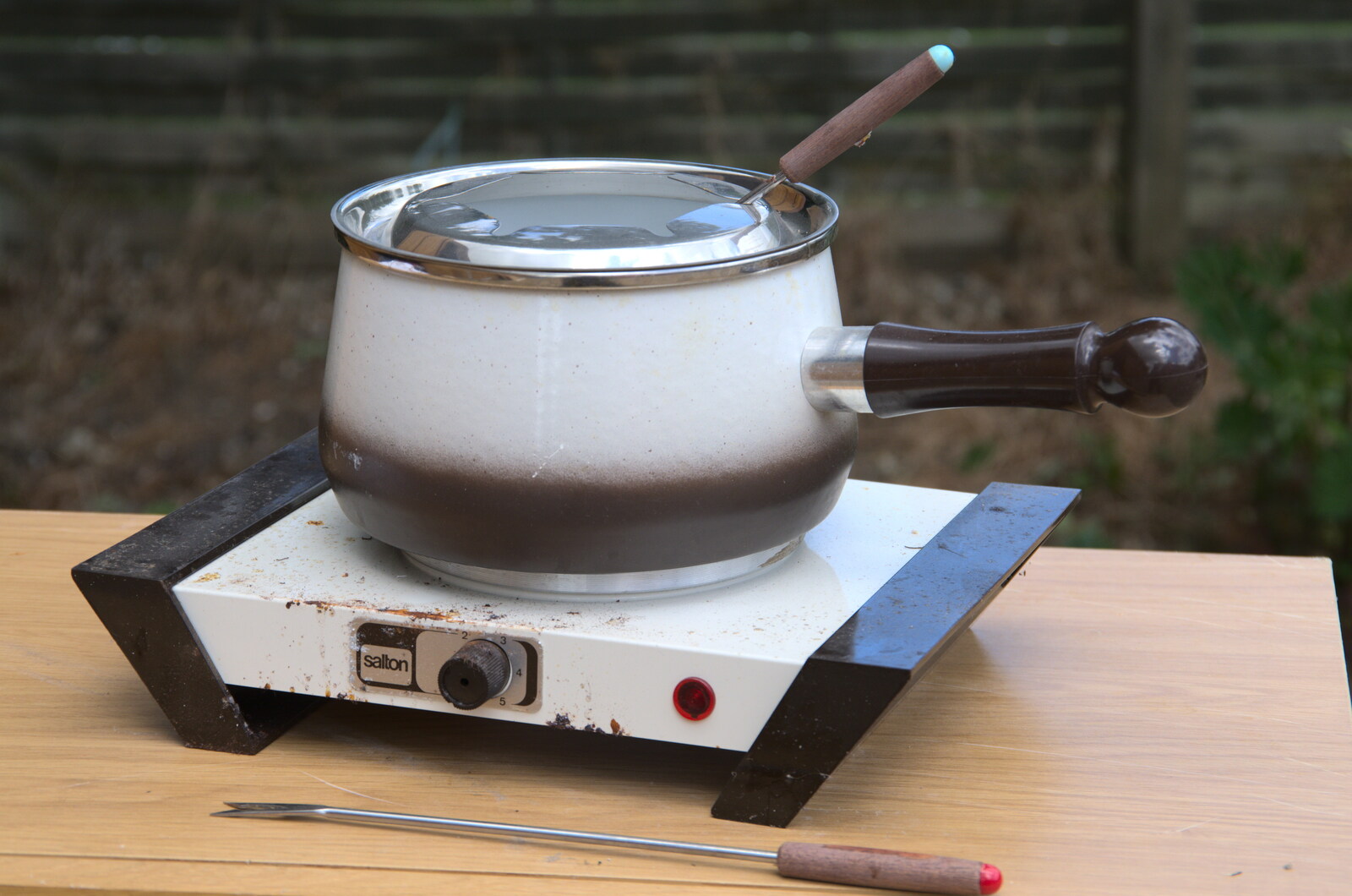 The eletrically-unsafe 1970s fondue from More Lockdown Fun, Diss and Eye, Norfolk and Suffolk - 30th May 2020