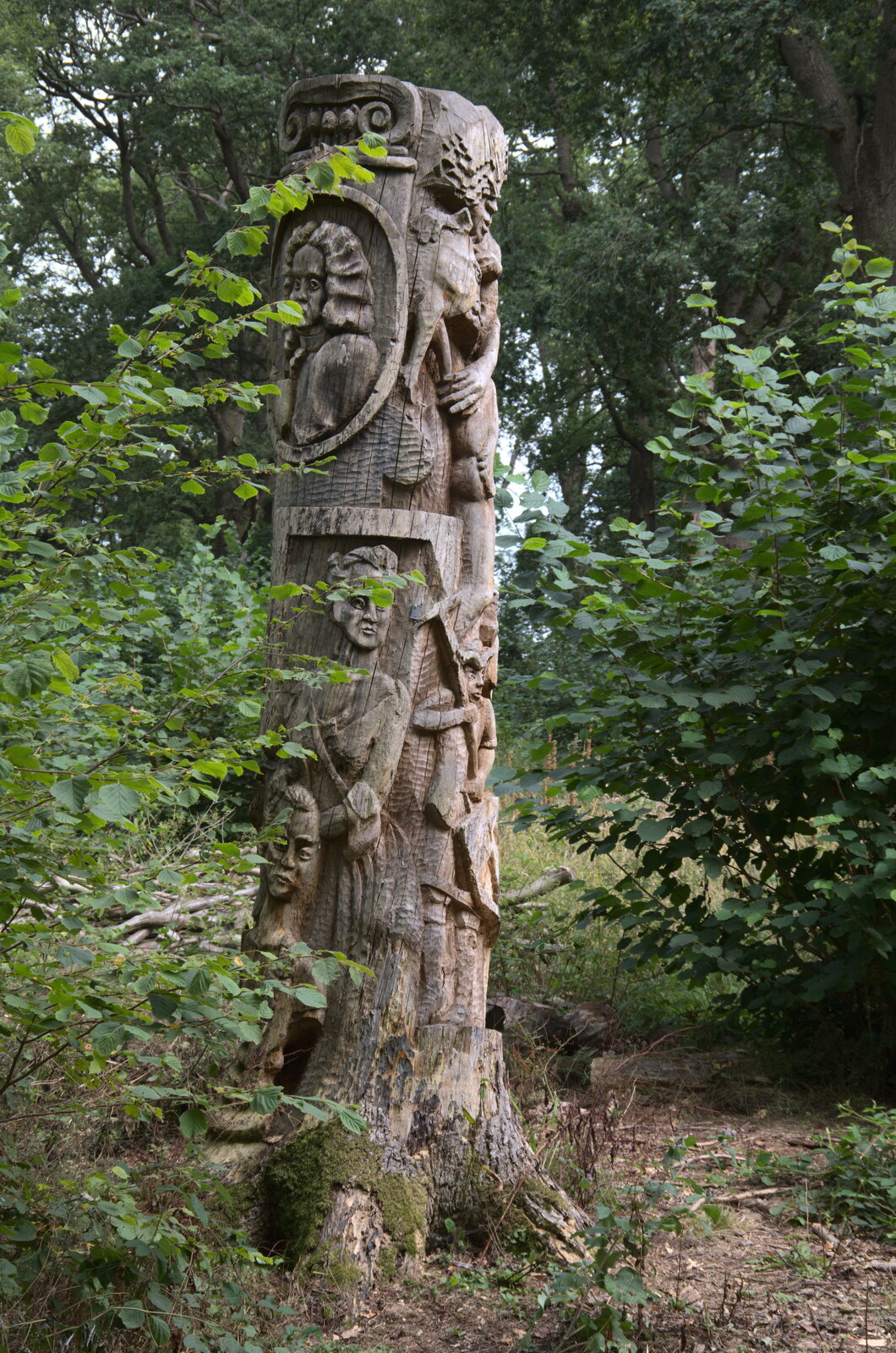 A carved wooden pole from Back at Ickworth, and Oaksmere with the G-Unit, Horringer and Brome, Suffolk - 8th August 2020