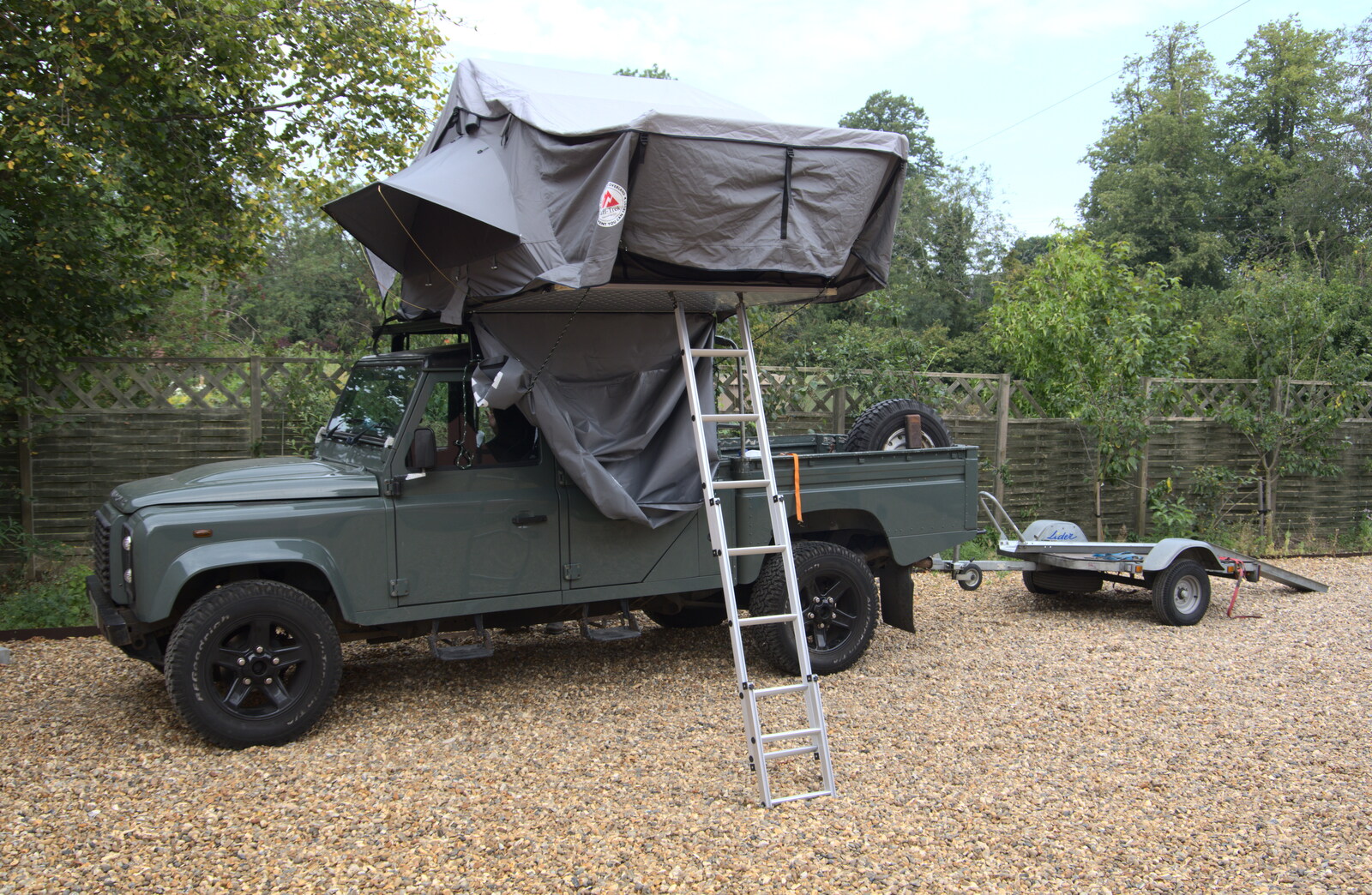 A tent on an extra-long-wheelbase Land Rover from Jules Visits, and a Trip to Tyrrel's Wood, Pulham Market, Norfolk - 16th August 2020