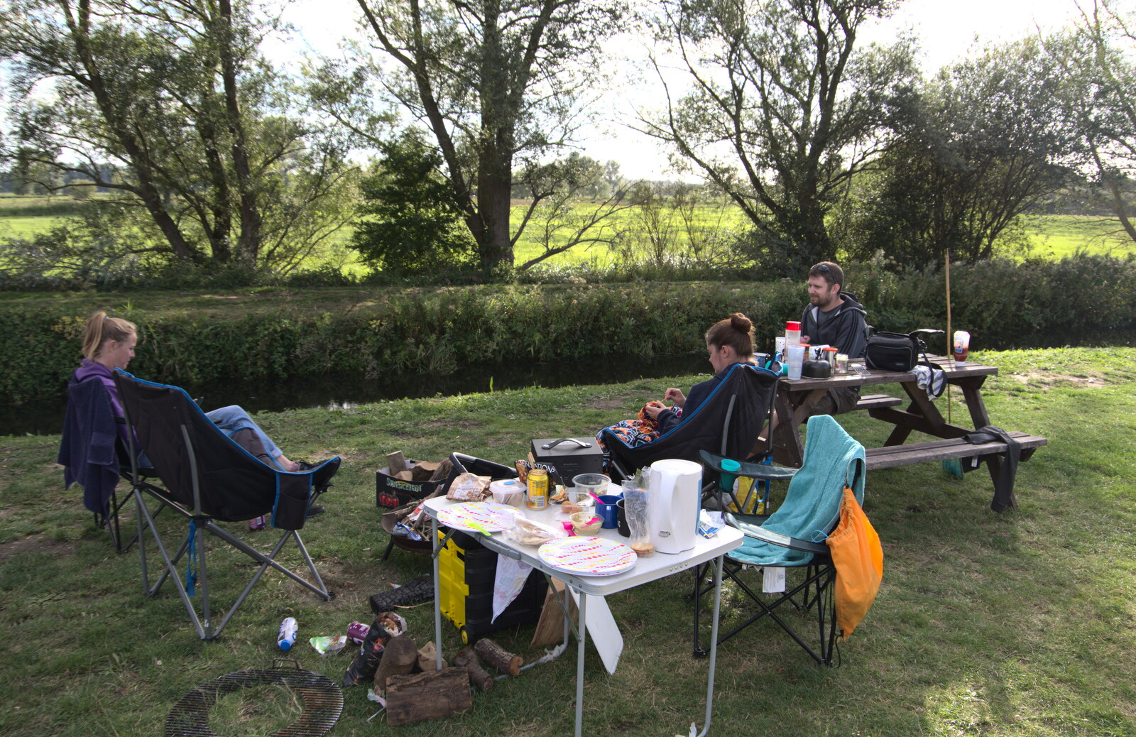 Camping at Three Rivers, Geldeston, Norfolk - 5th September 2020: More campsite action