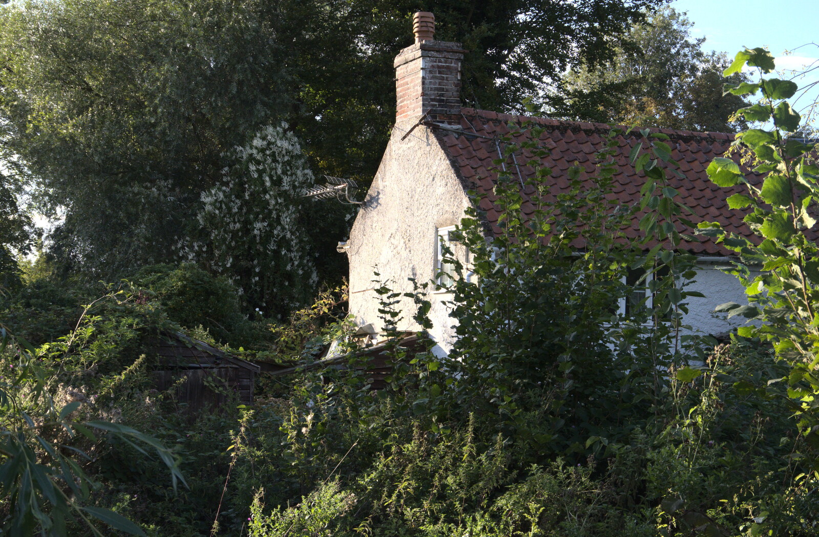 Camping at Three Rivers, Geldeston, Norfolk - 5th September 2020: A derelict cottage