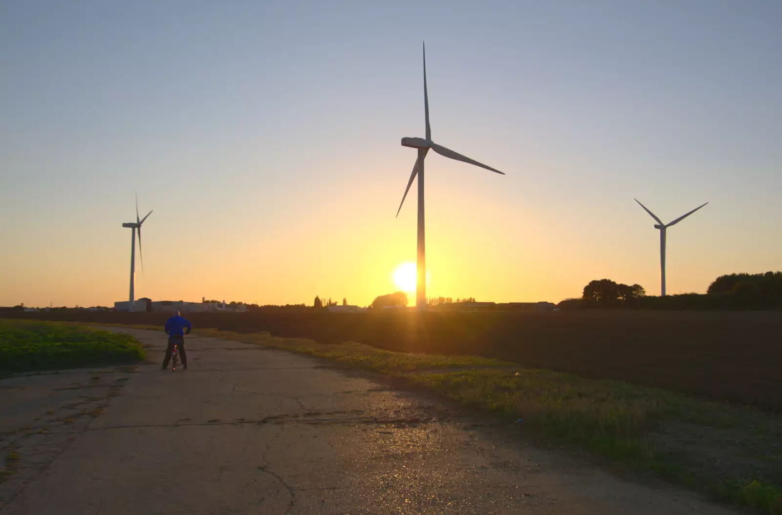 Wind turbines in the sunset, from Cycling Eye Airfield and Station 119, Eye, Suffolk - 9th September 2020