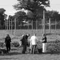 More hop picking amongst the wires, Star Wing's Hops and Hogs Festival, Redgrave, Suffolk - 12th September 2020