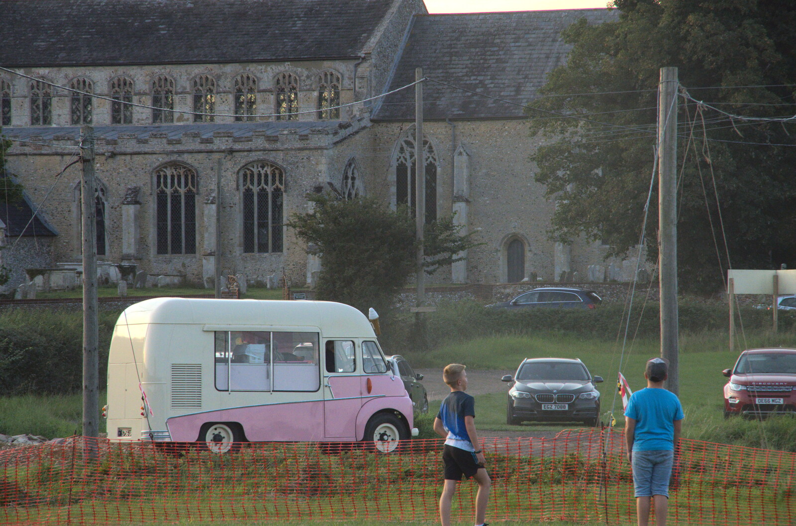 The 50s ice-cream van drives off from Star Wing's Hops and Hogs Festival, Redgrave, Suffolk - 12th September 2020