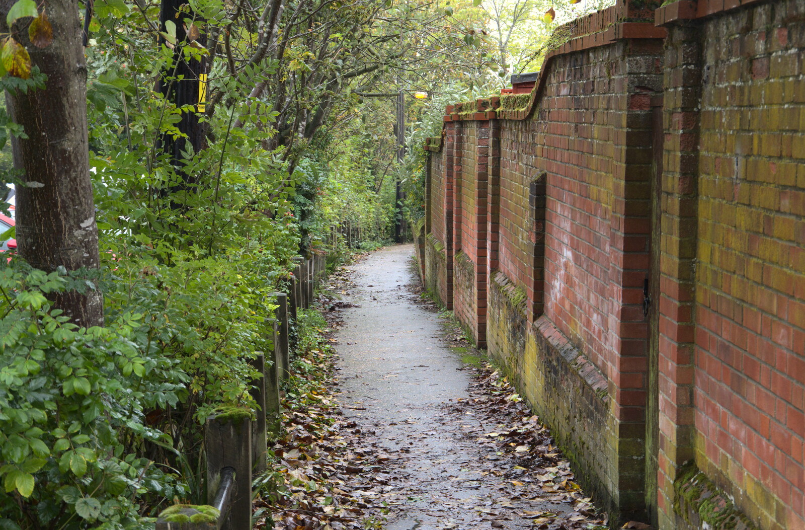 The path along the side of the car park from A Trip to Diss and Station 119, Eye, Suffolk - 26th September 2020