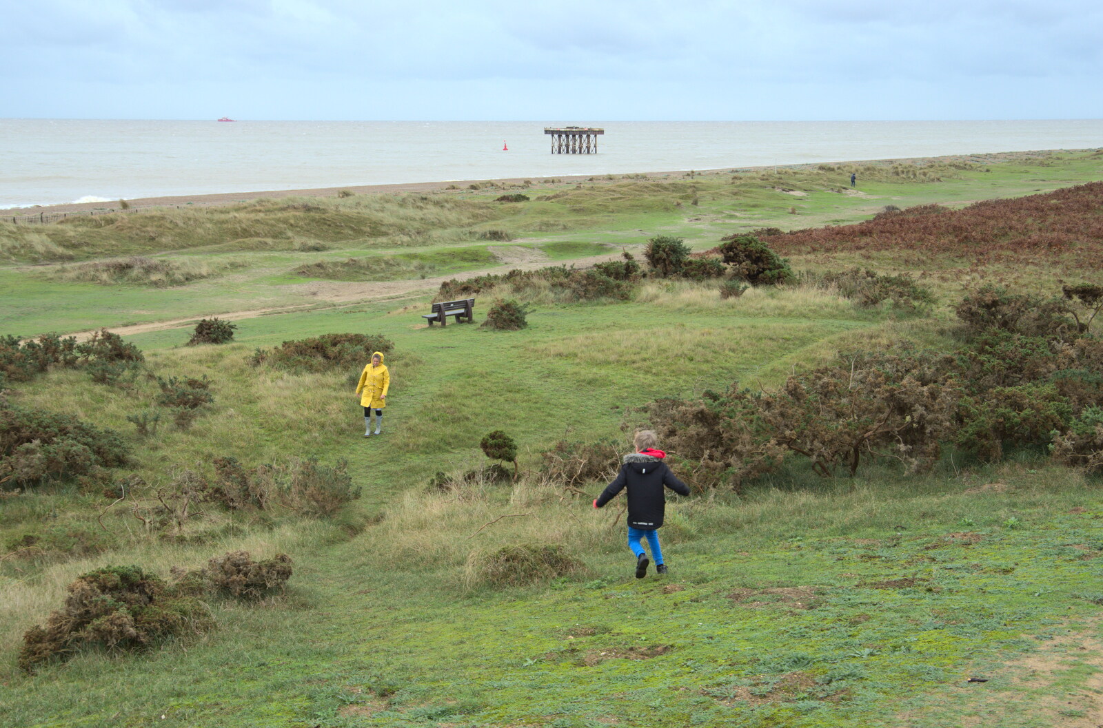 Harry runs down to meet Isobel from Sizewell Beach and the Lion Pub, Sizewell and Theberton, Suffolk - 4th October 2020