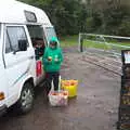 Fred weighs up apples, Trevor's Last Apple Pressing, Carleton Rode and Shelfanger, Norfolk - 18th October 2020