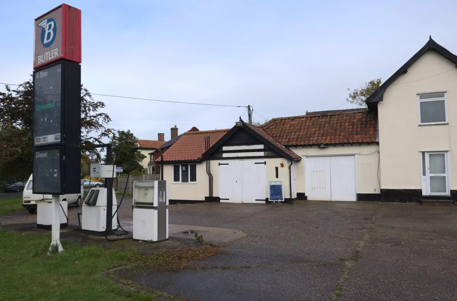 The old Shelfanger garage and petrol station, from Trevor's Last Apple Pressing, Carleton Rode and Shelfanger, Norfolk - 18th October 2020