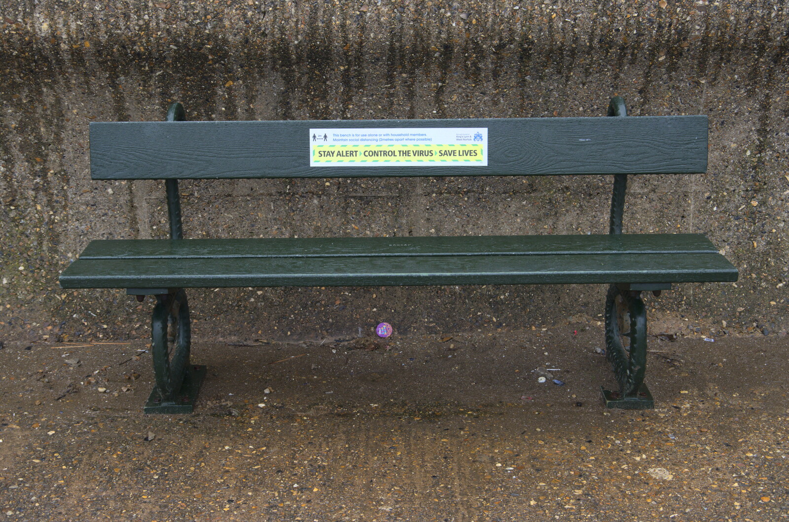 A Covid bench from A Postcard From Kings Lynn and "Sunny Hunny" Hunstanton, Norfolk - 31st October 2020