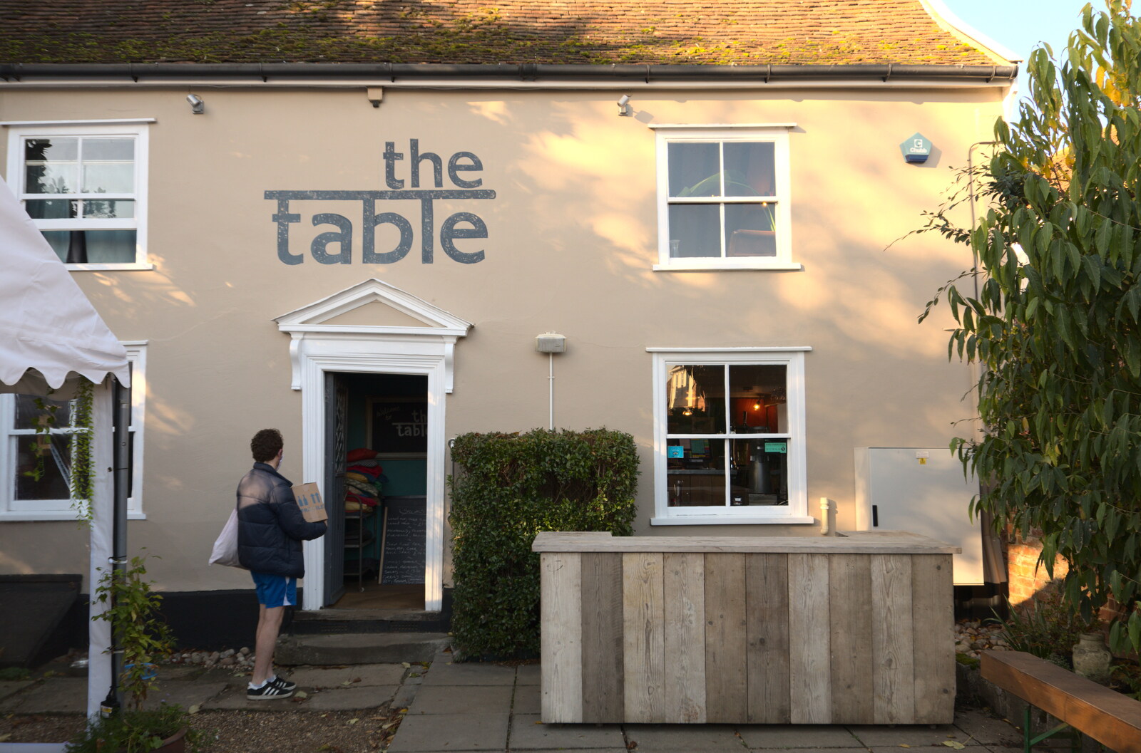 A delivery dude waits outside the café from Isobel's Birthday, Woodbridge, Suffolk - 2nd November 2020
