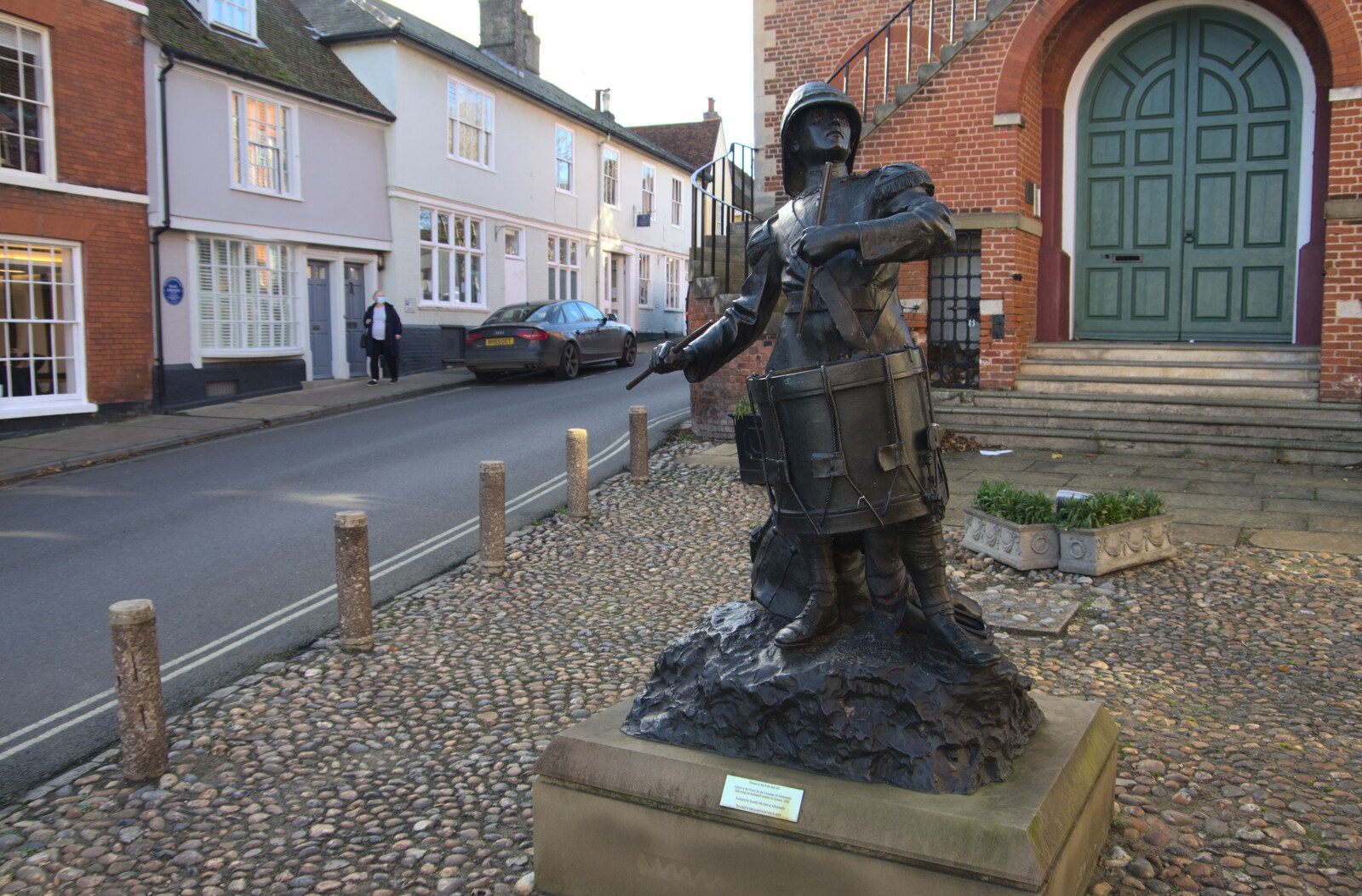 A drumming soldier statue on Seckford Street from Isobel's Birthday, Woodbridge, Suffolk - 2nd November 2020